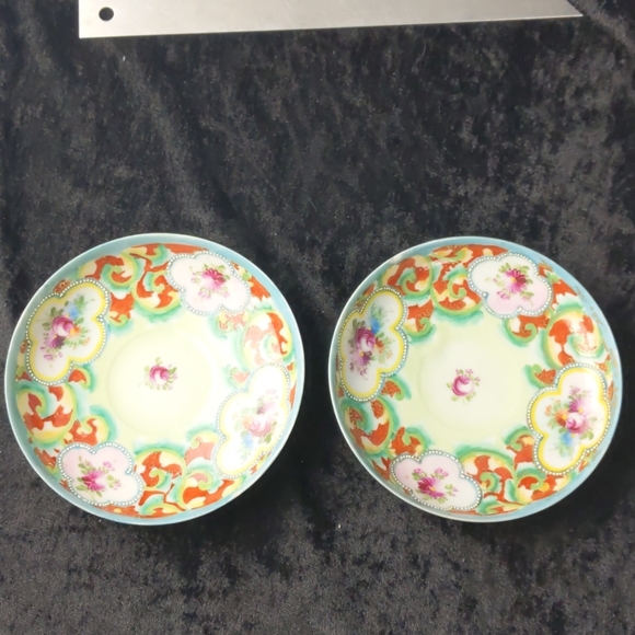 Beautiful vintage Handpainted saucers - Picture 2 of 9